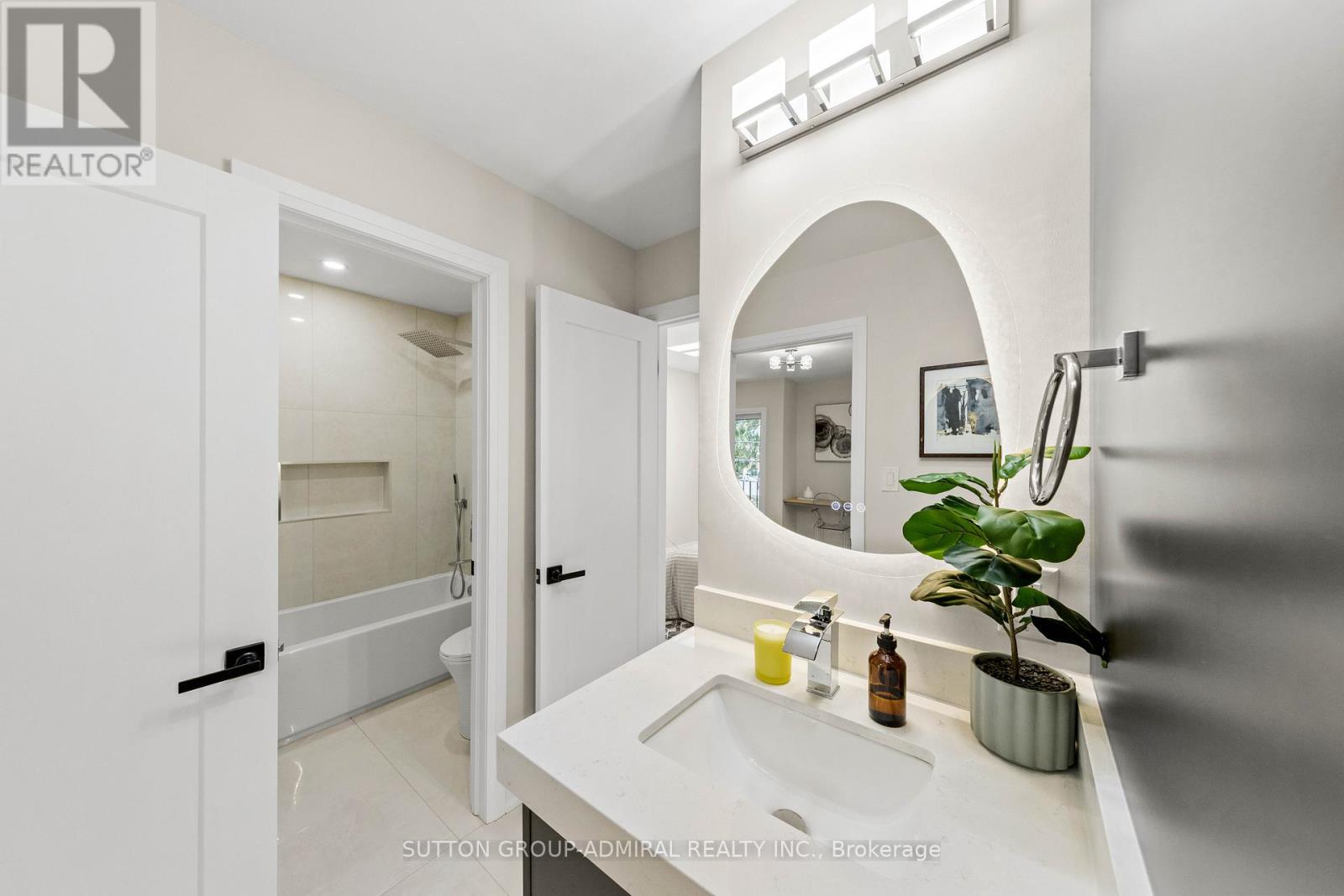 35 BEECHWOOD DRIVE - 32