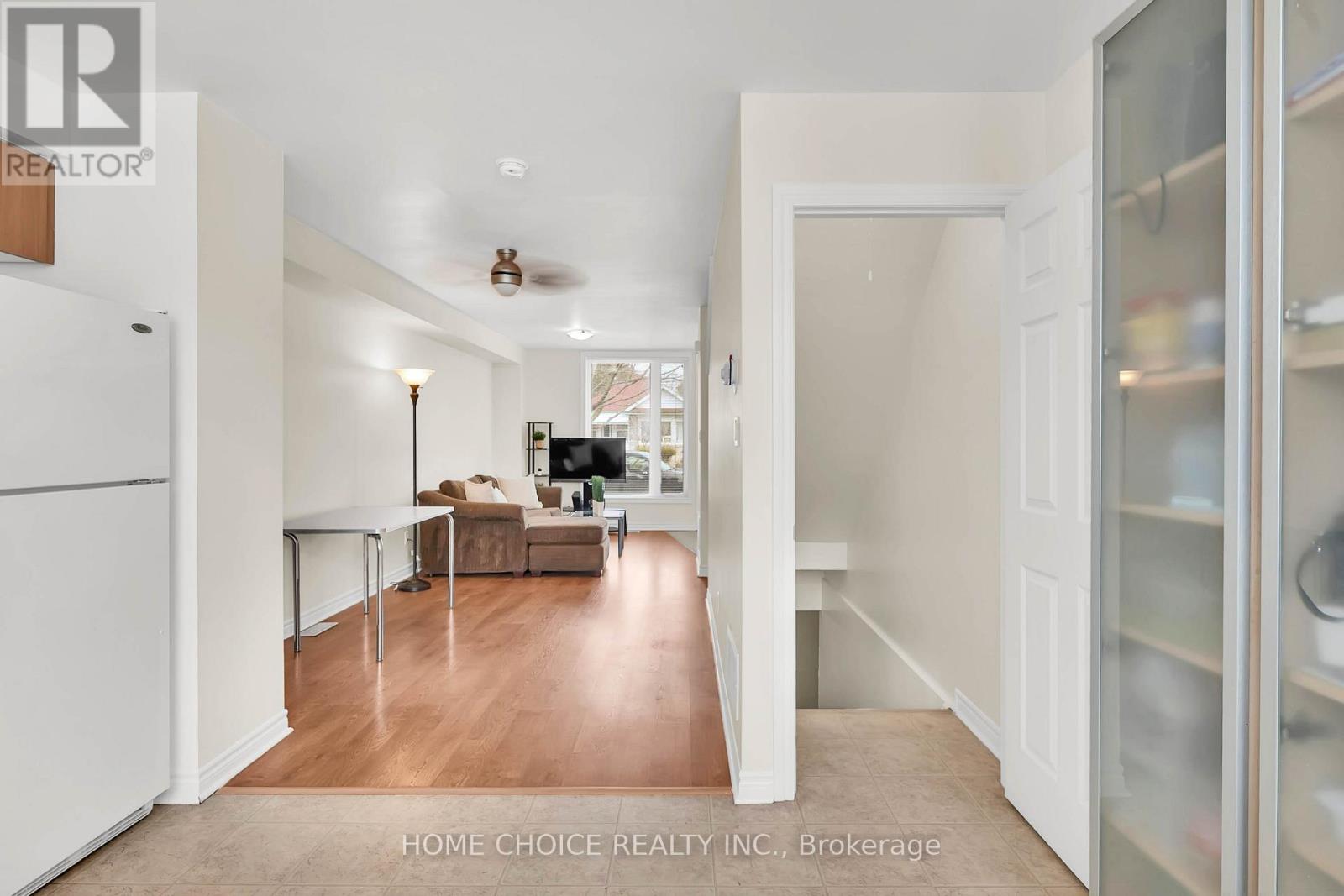 #121 10 FAIRWOOD CRESCENT - 10