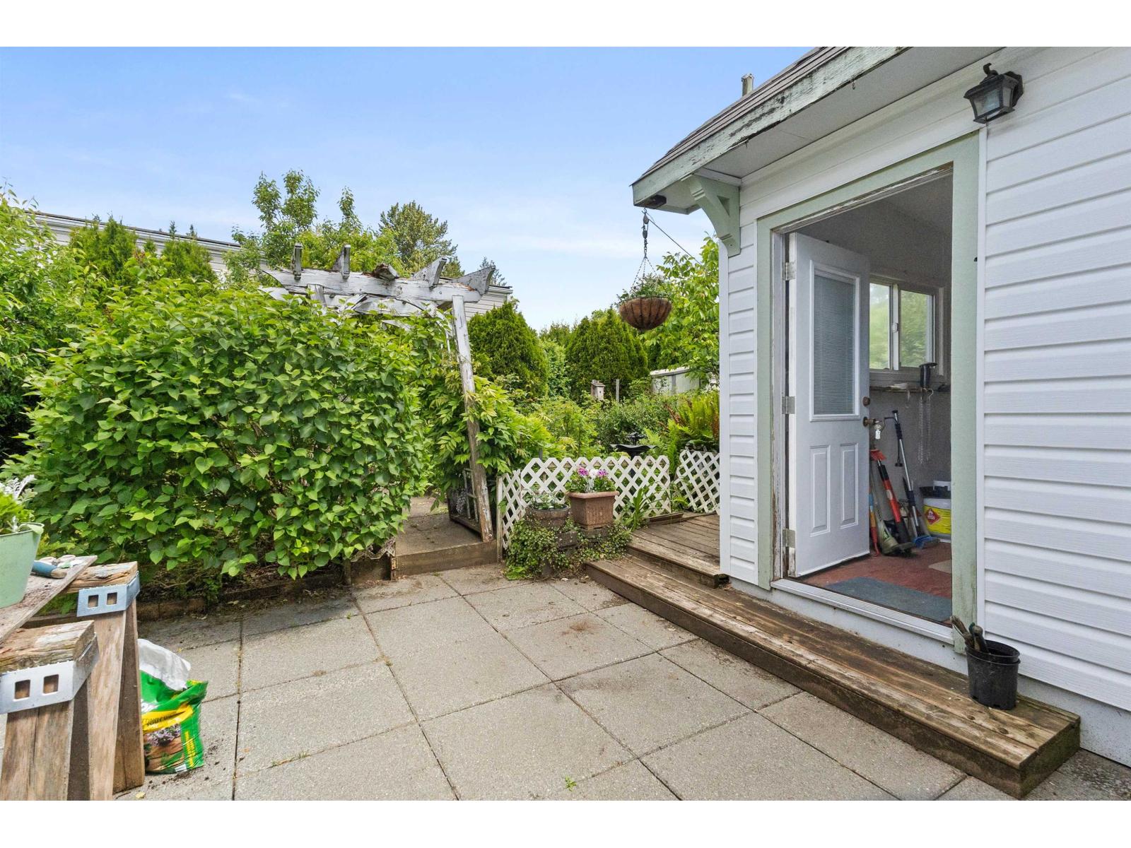 9 27111 0 AVENUE, Langley