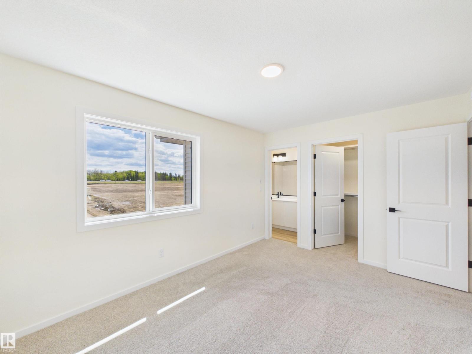 1092 MCLEOD AV - 29
