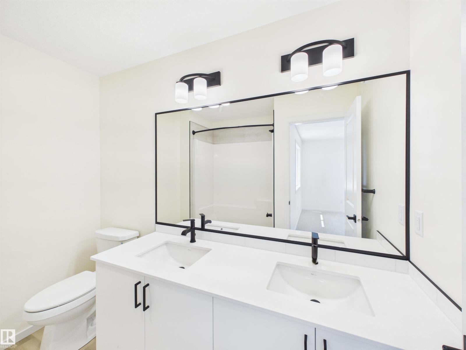 1092 MCLEOD AV - 31