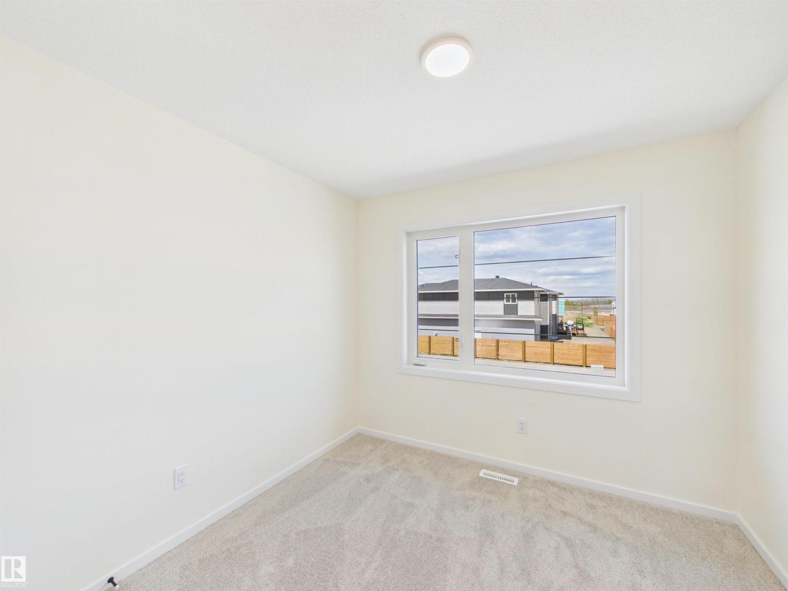 1092 MCLEOD AV - 20