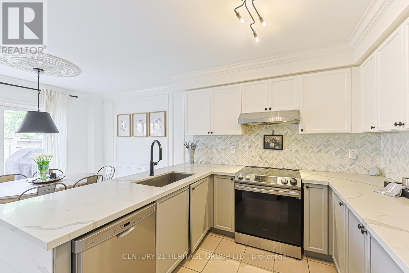 996 OAKTREE CRESCENT - 16