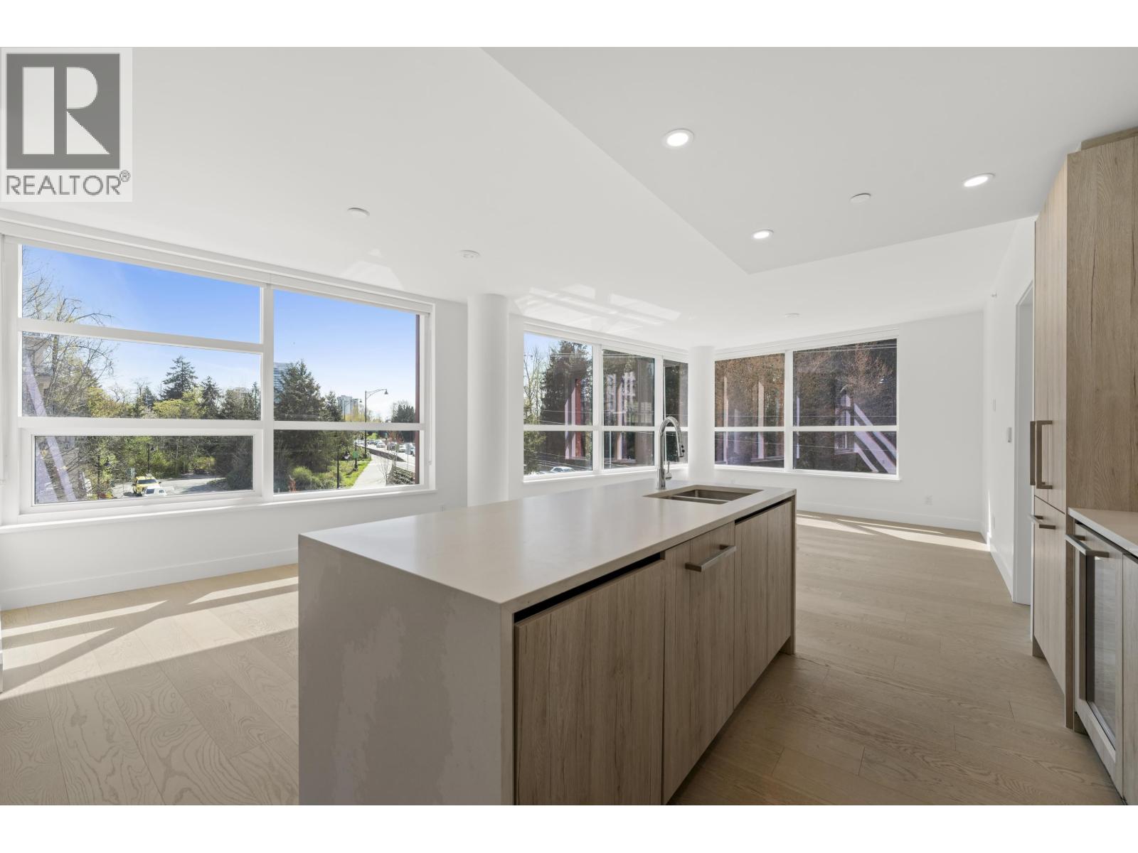 305 423 6TH STREET, West Vancouver