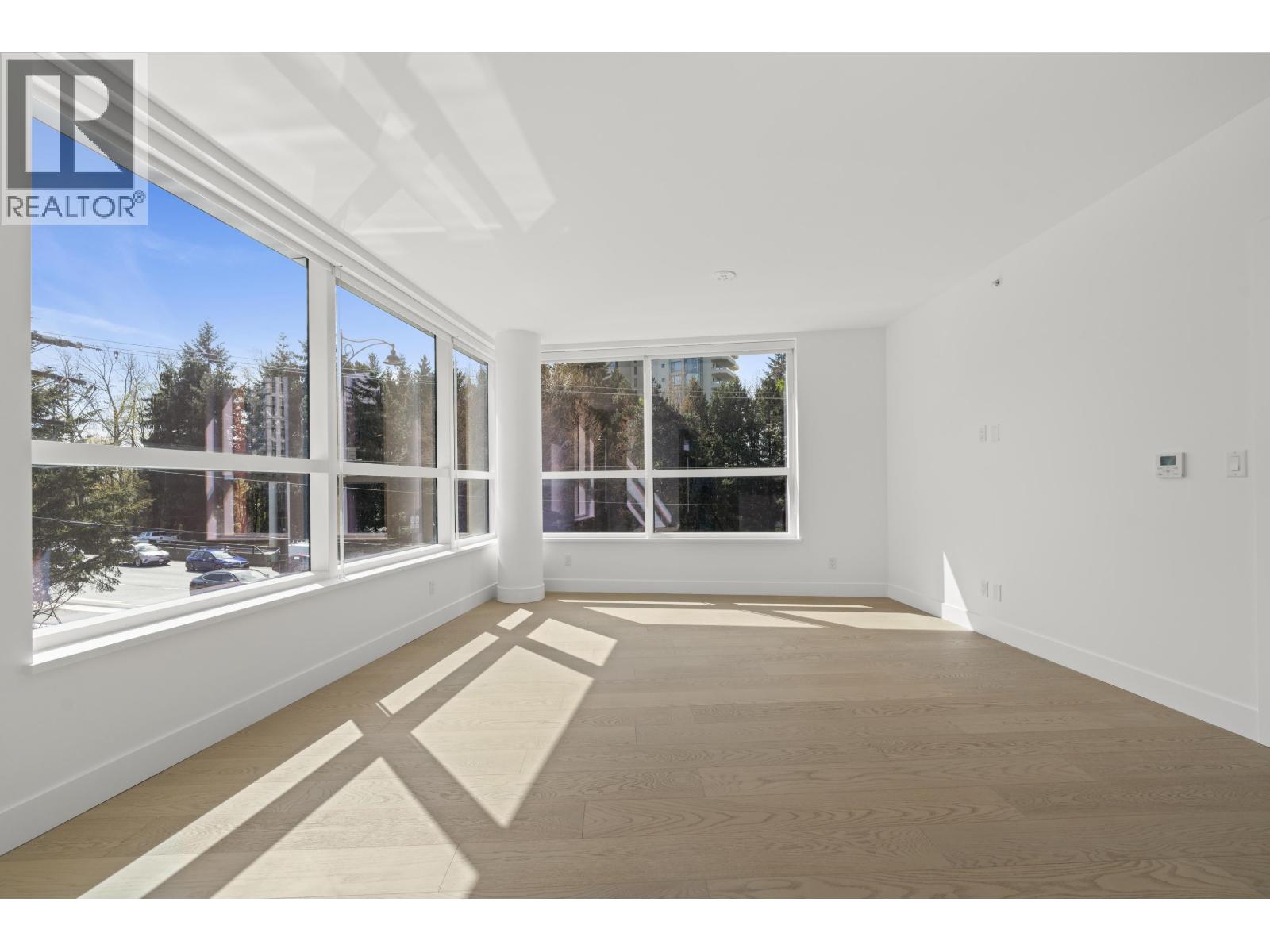 305 423 6TH STREET, West Vancouver