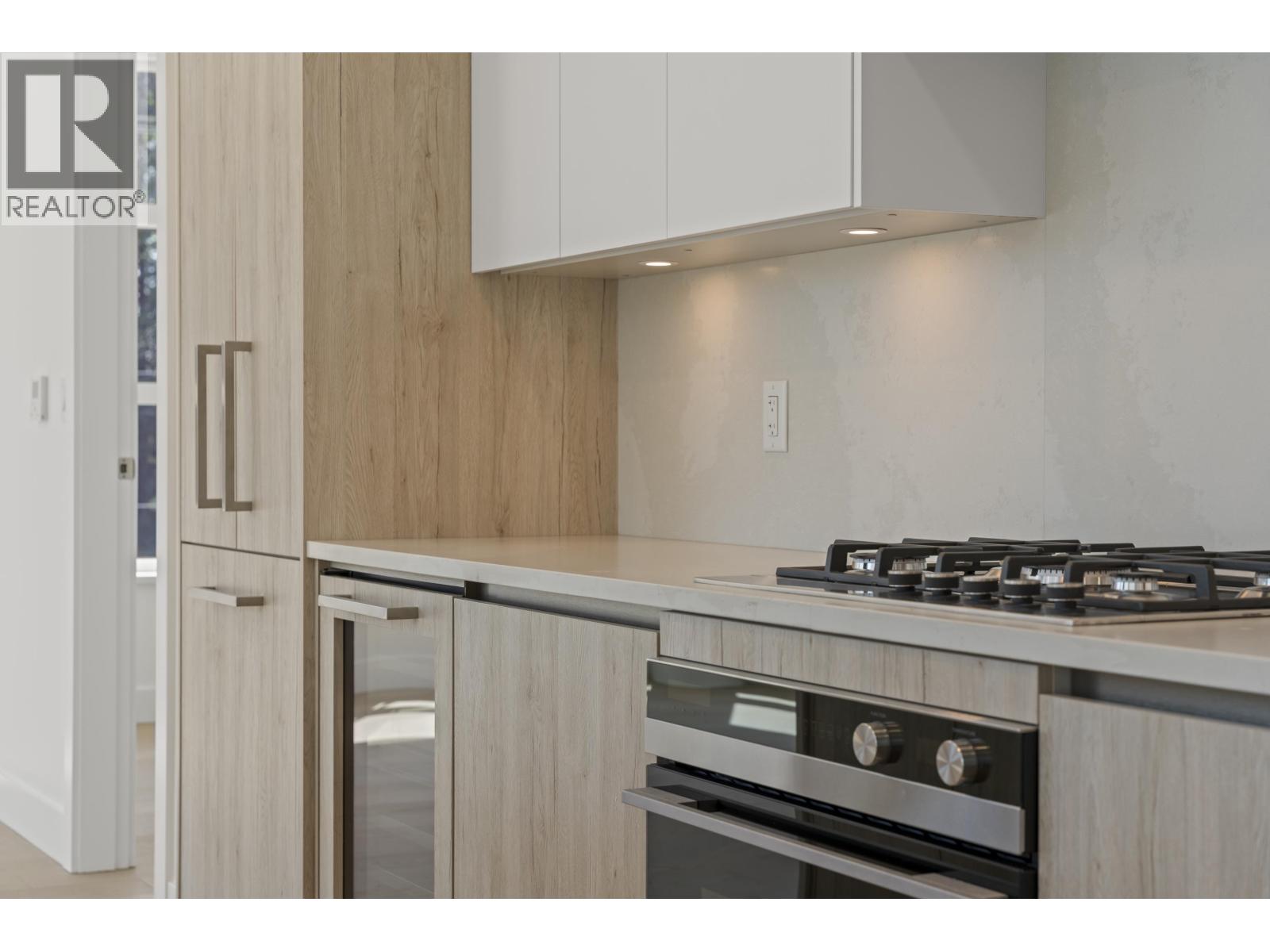 305 423 6TH STREET, West Vancouver