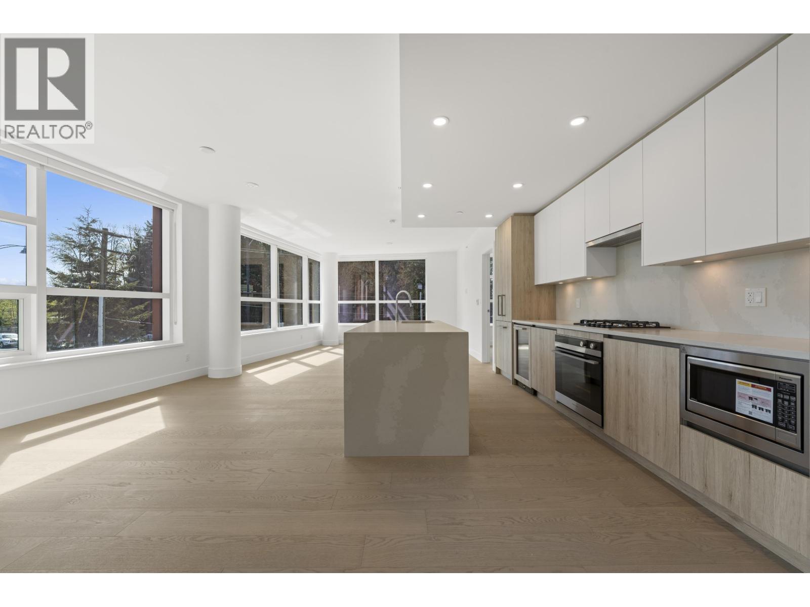 305 423 6TH STREET, West Vancouver