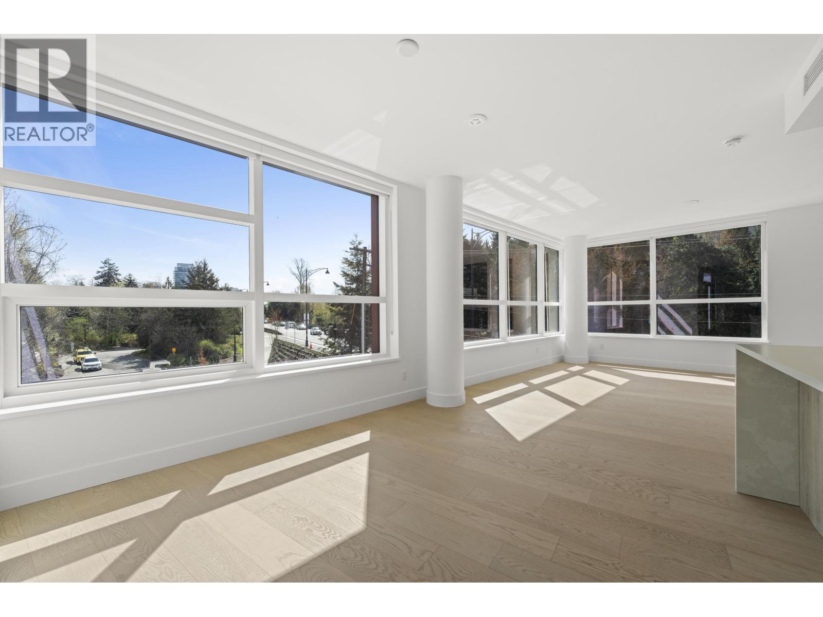 305 423 6TH STREET, West Vancouver