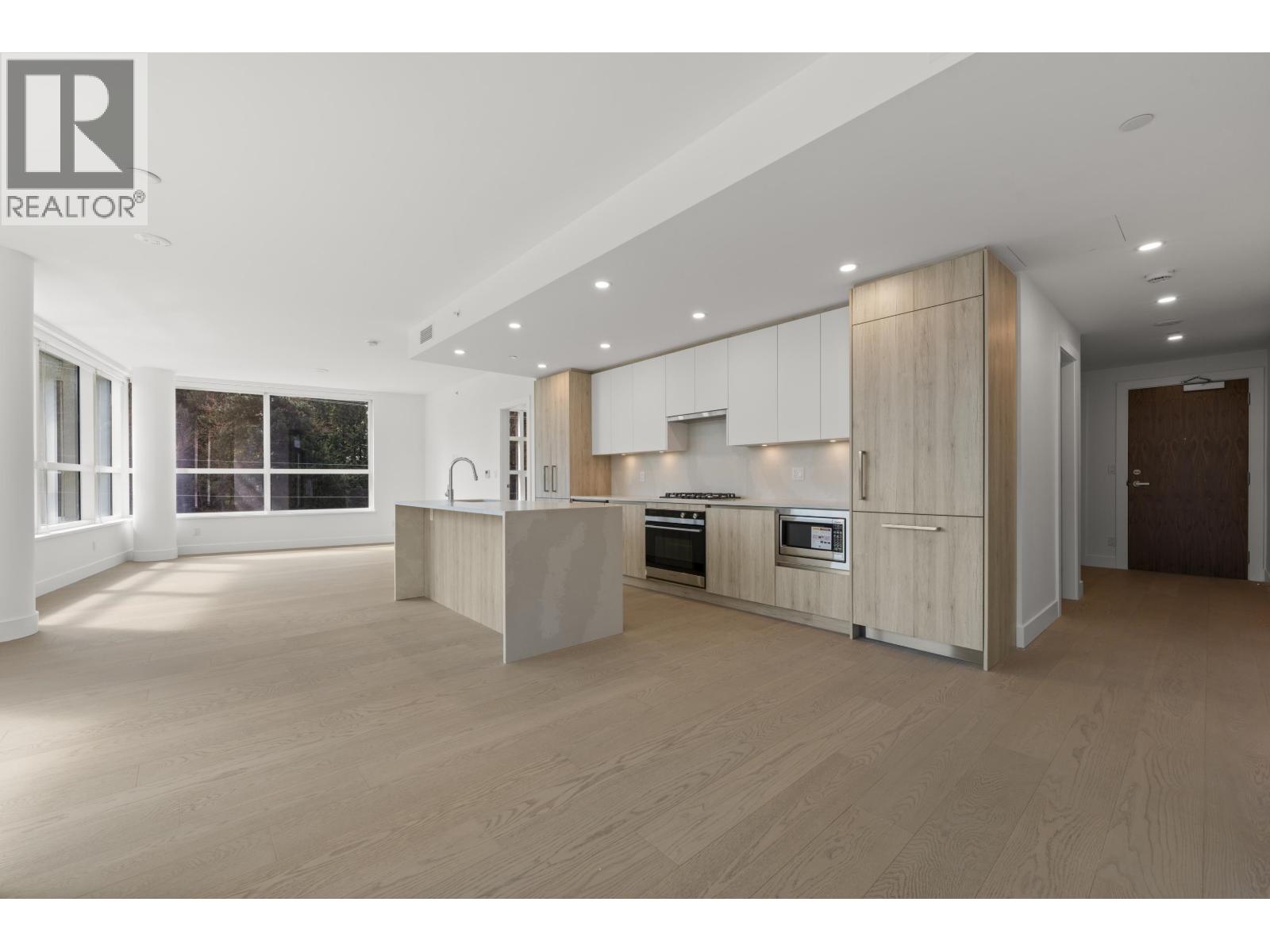 305 423 6TH STREET, West Vancouver