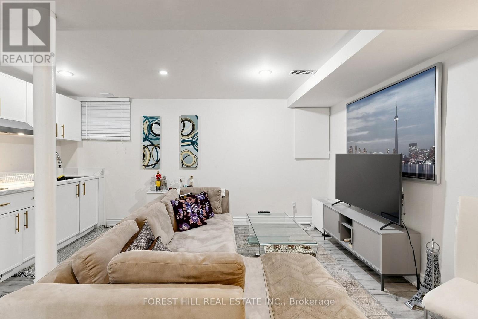 44 LUND STREET N - 38