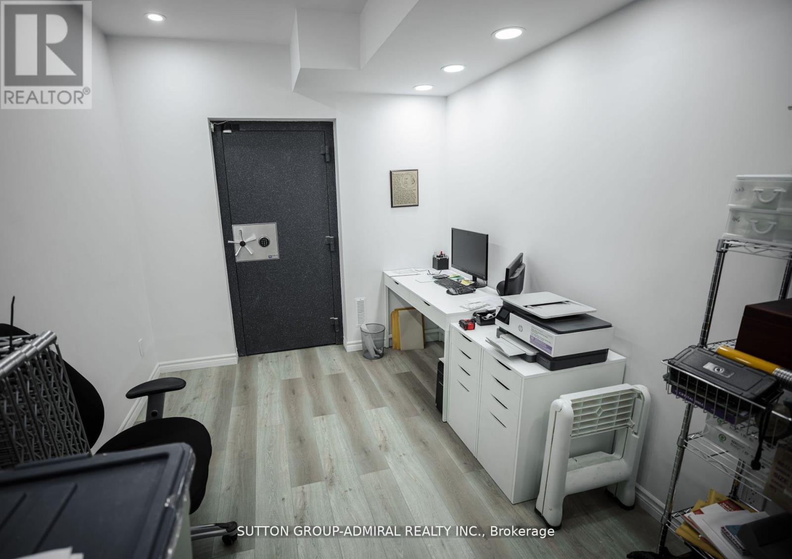 62 BOND CRESCENT - 38