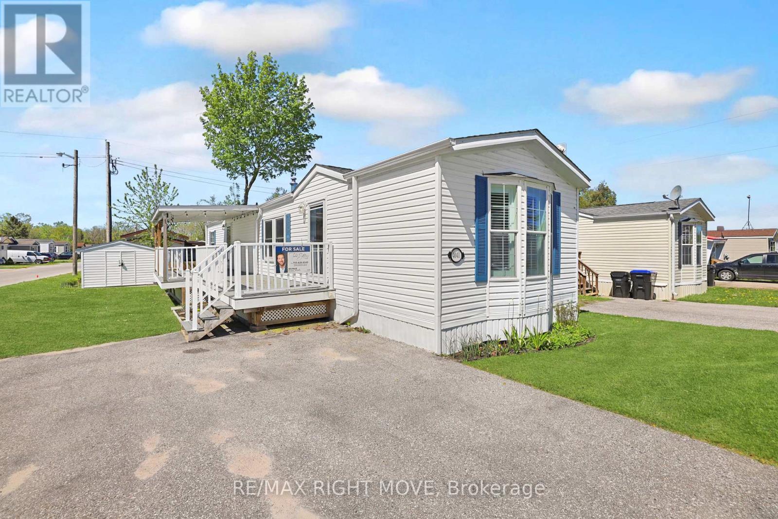 4041 ASH CRESCENT - 2