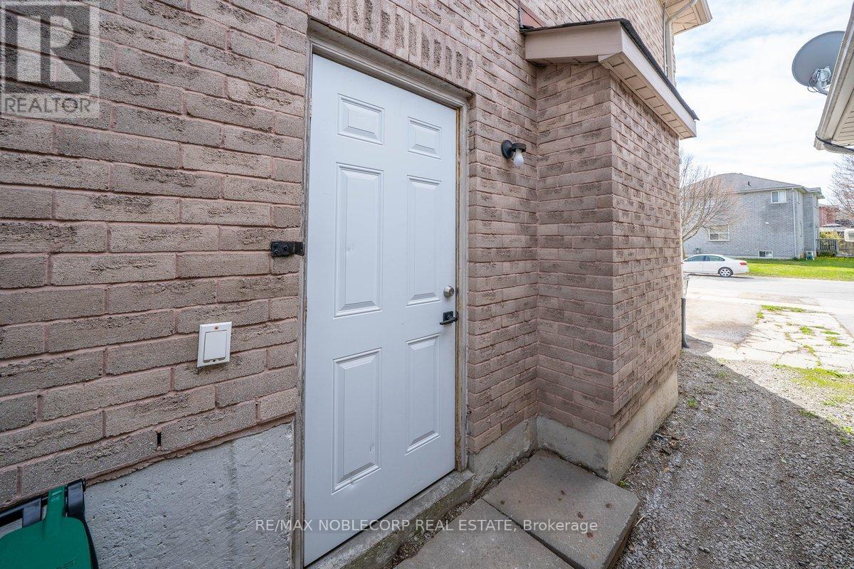 66 STONEYBROOK CRESCENT - 32