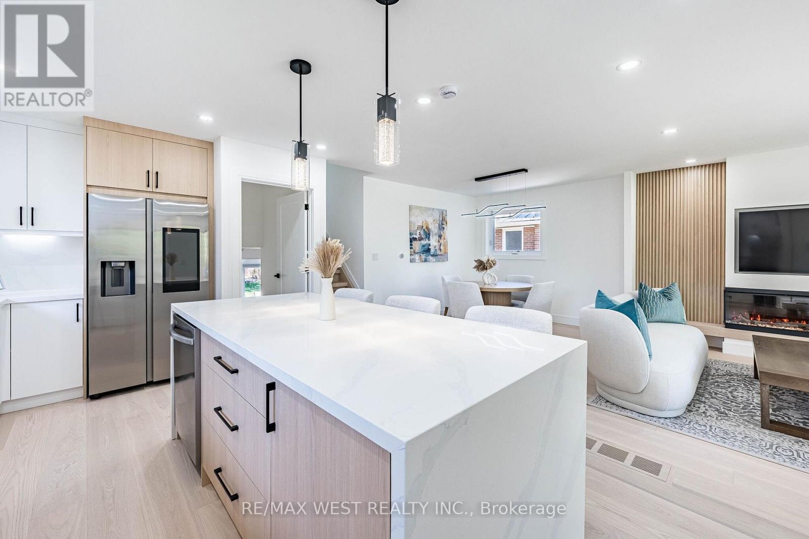 18 TORRINGTON DRIVE - 14