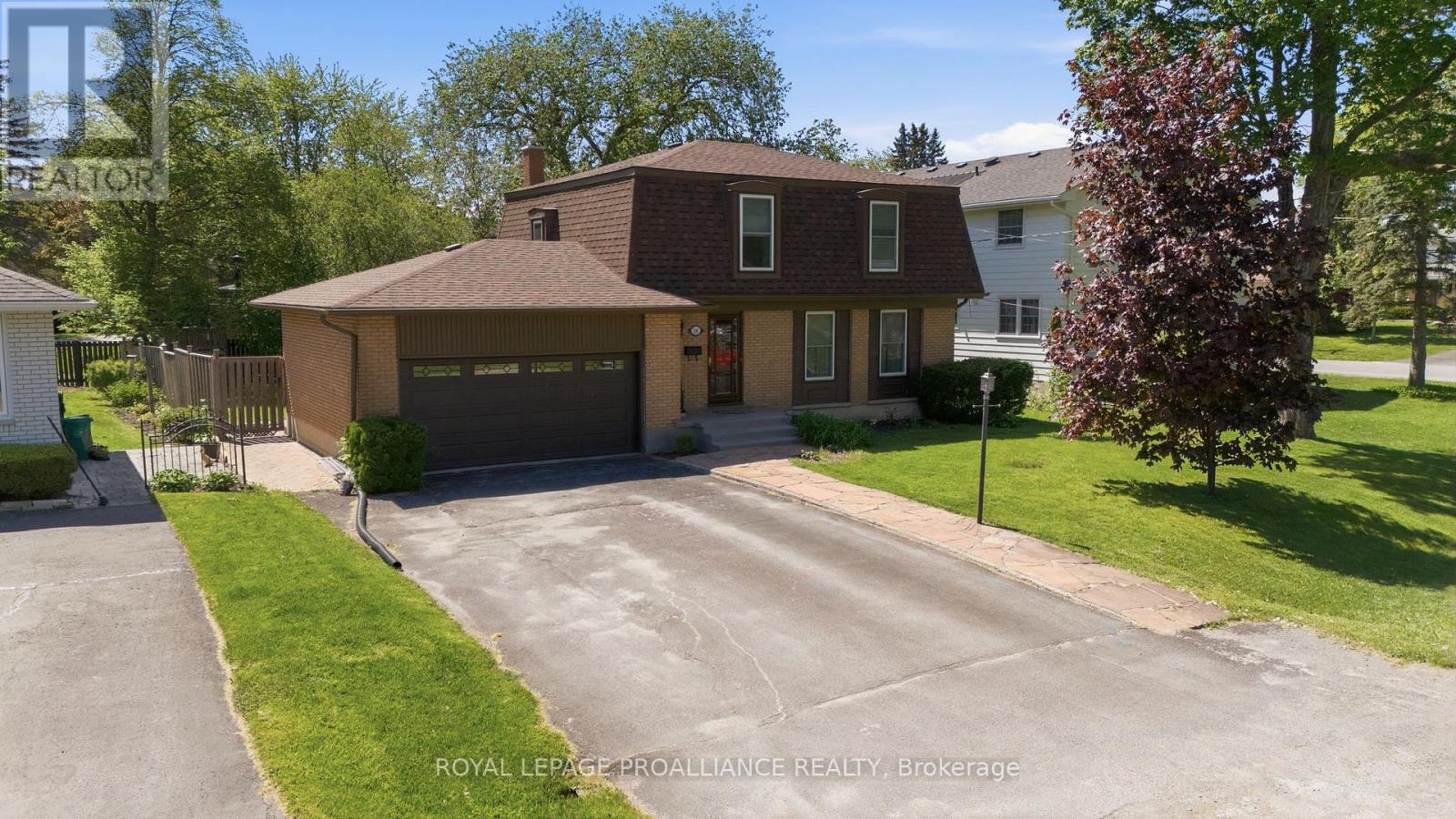 14 FOREST HILL CRESCENT - 1