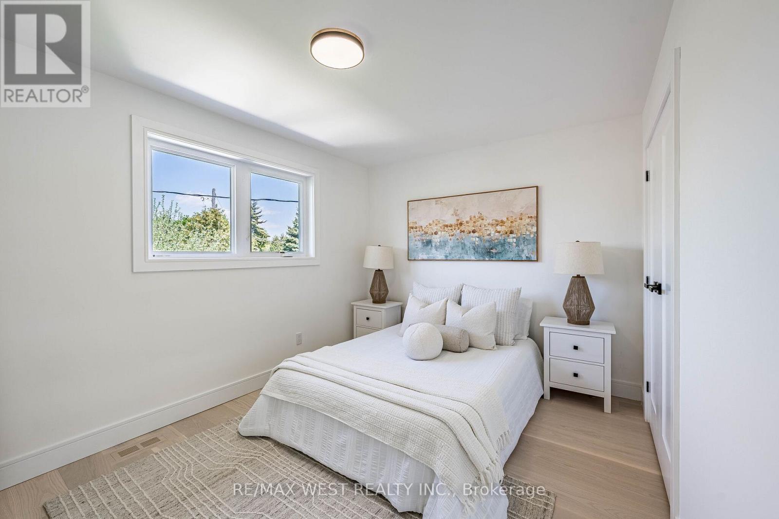 18 TORRINGTON DRIVE - 20