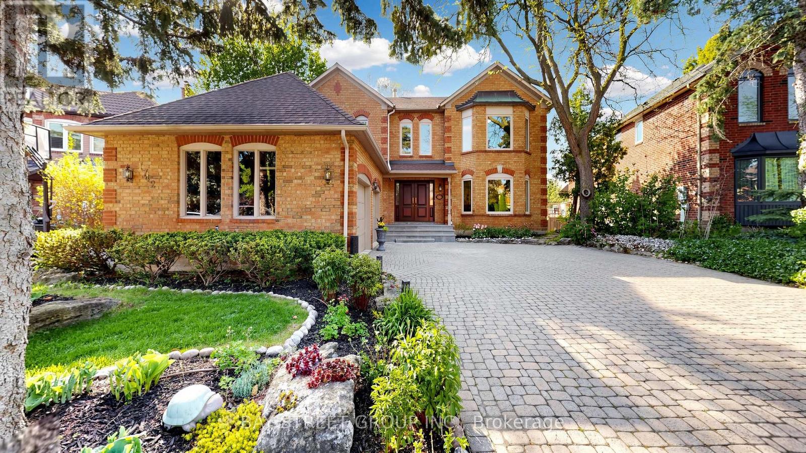 1742 SIR MONTY'S DRIVE - Image 2