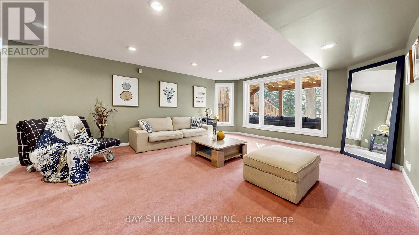 1742 SIR MONTY'S DRIVE - 32