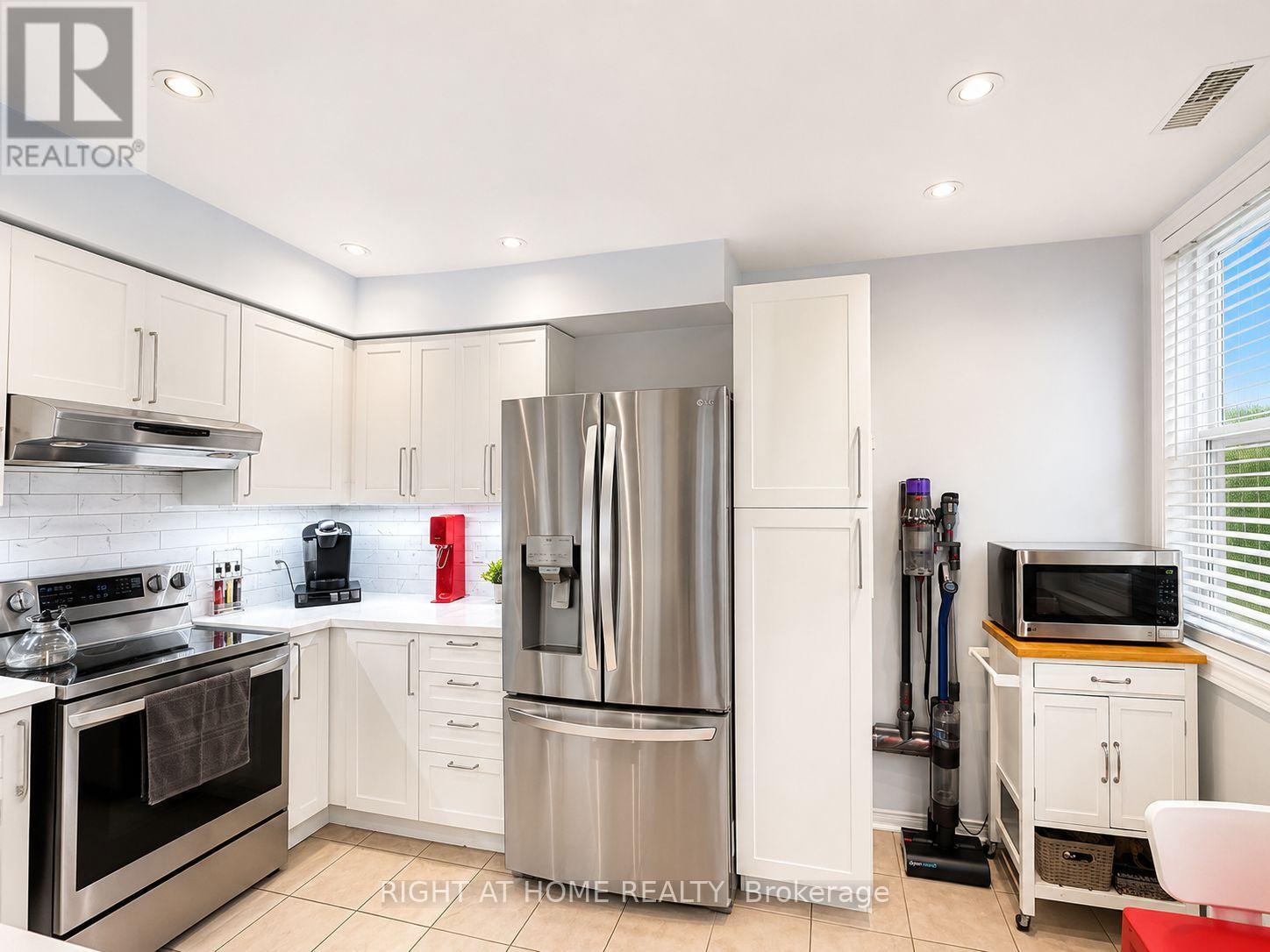 #221 760 LAWRENCE AVENUE W - 12