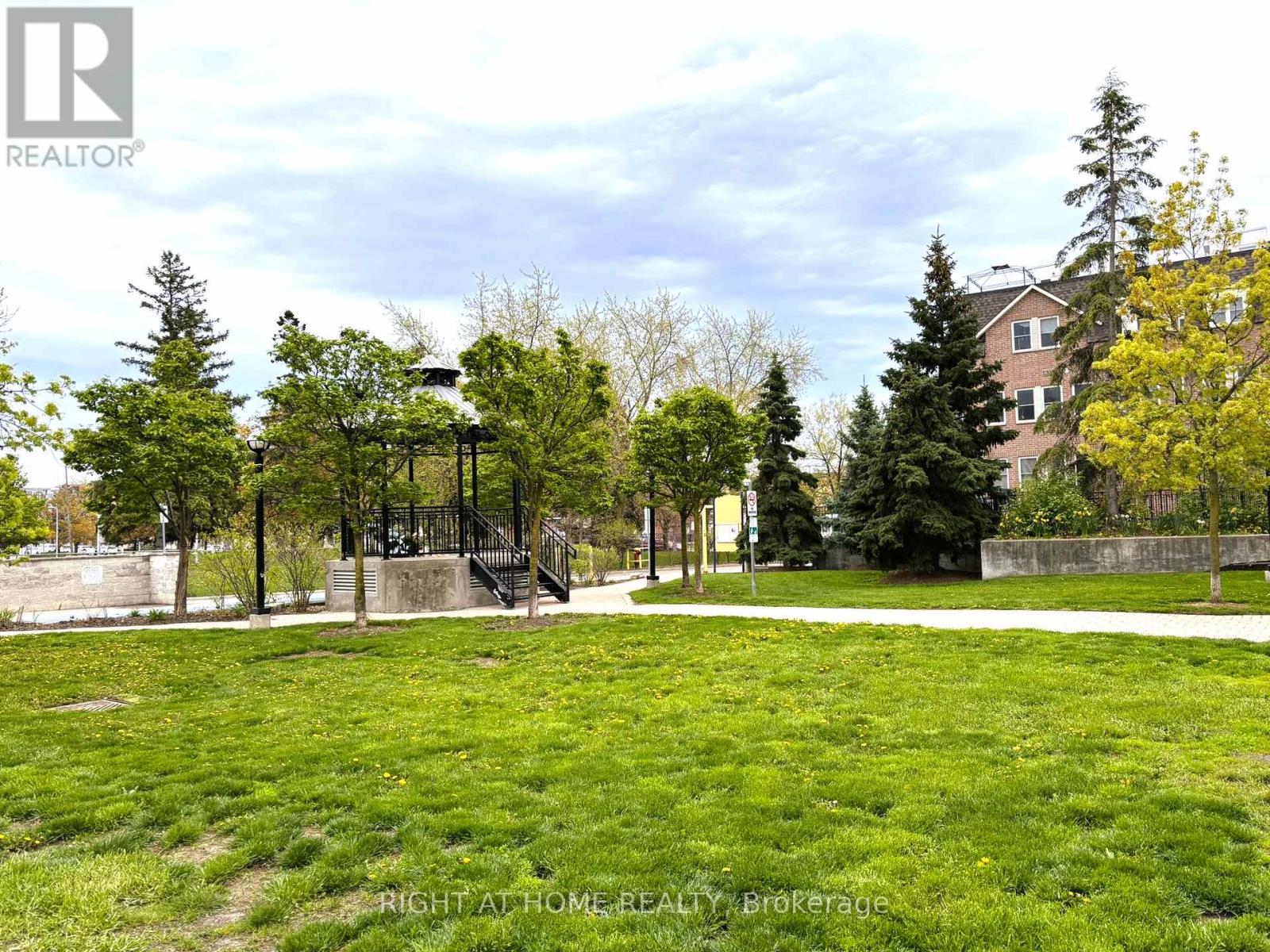 #221 760 LAWRENCE AVENUE W - 27