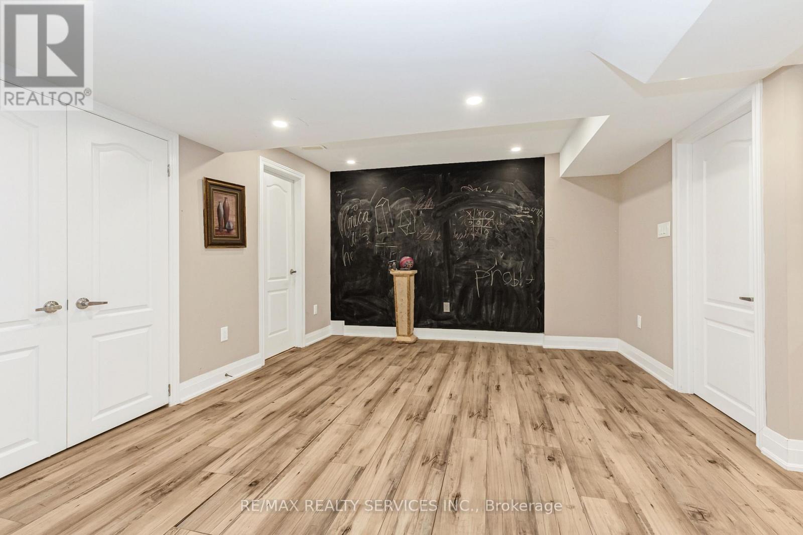 29 SIR JACOBS CRESCENT - 43