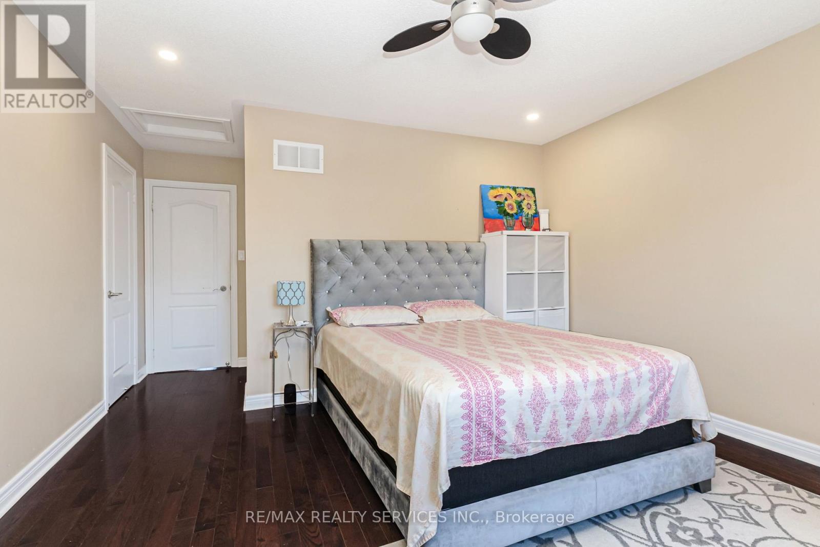 29 SIR JACOBS CRESCENT - 30