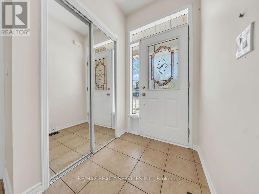 15 LOCKBURN CRESCENT - 4