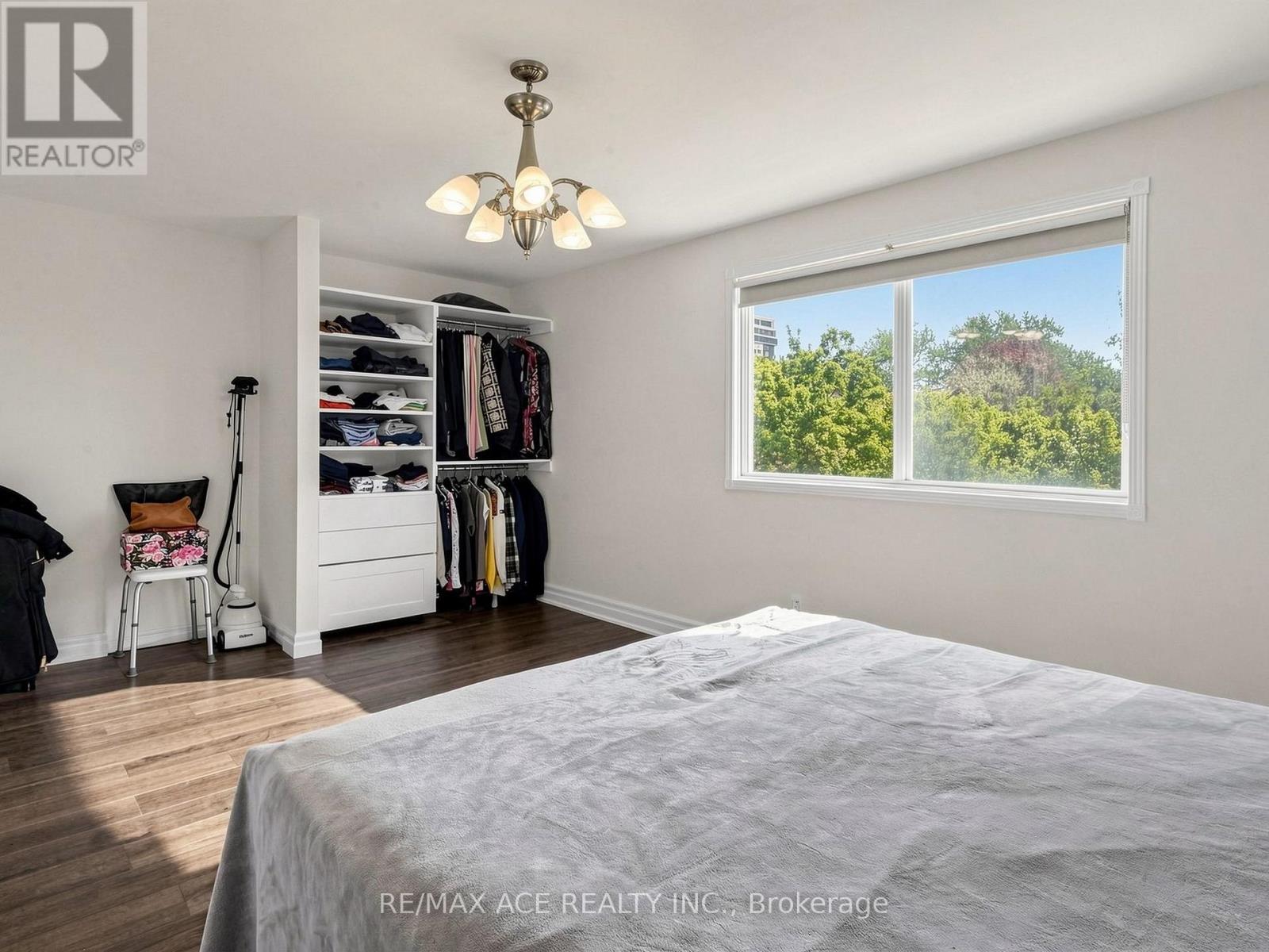 922 STAINTON DRIVE - 19