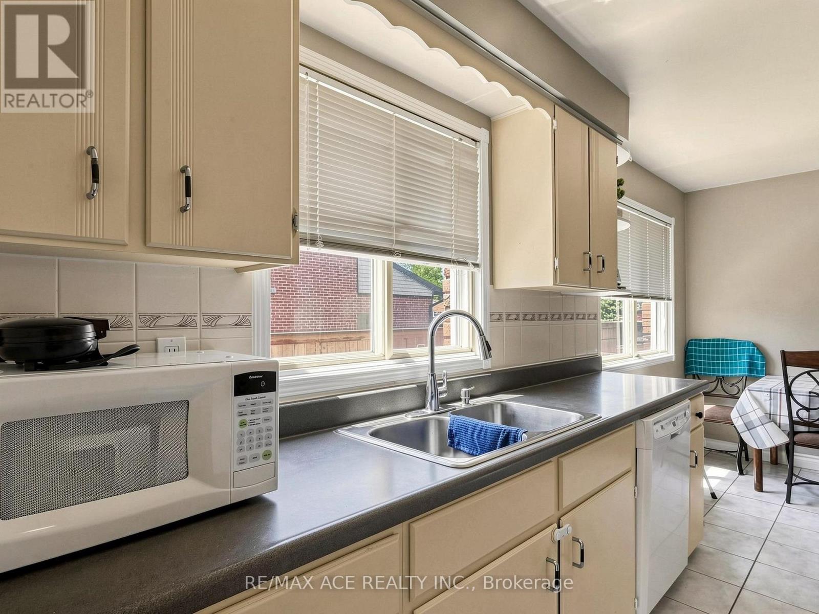 922 STAINTON DRIVE - 15