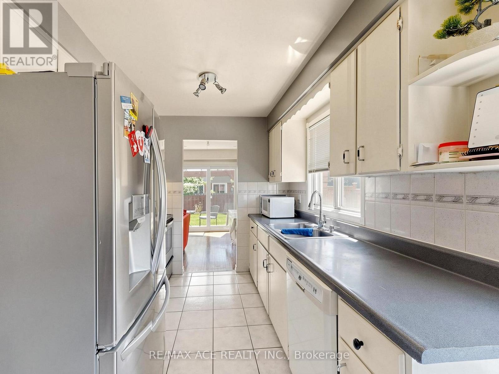 922 STAINTON DRIVE - 11