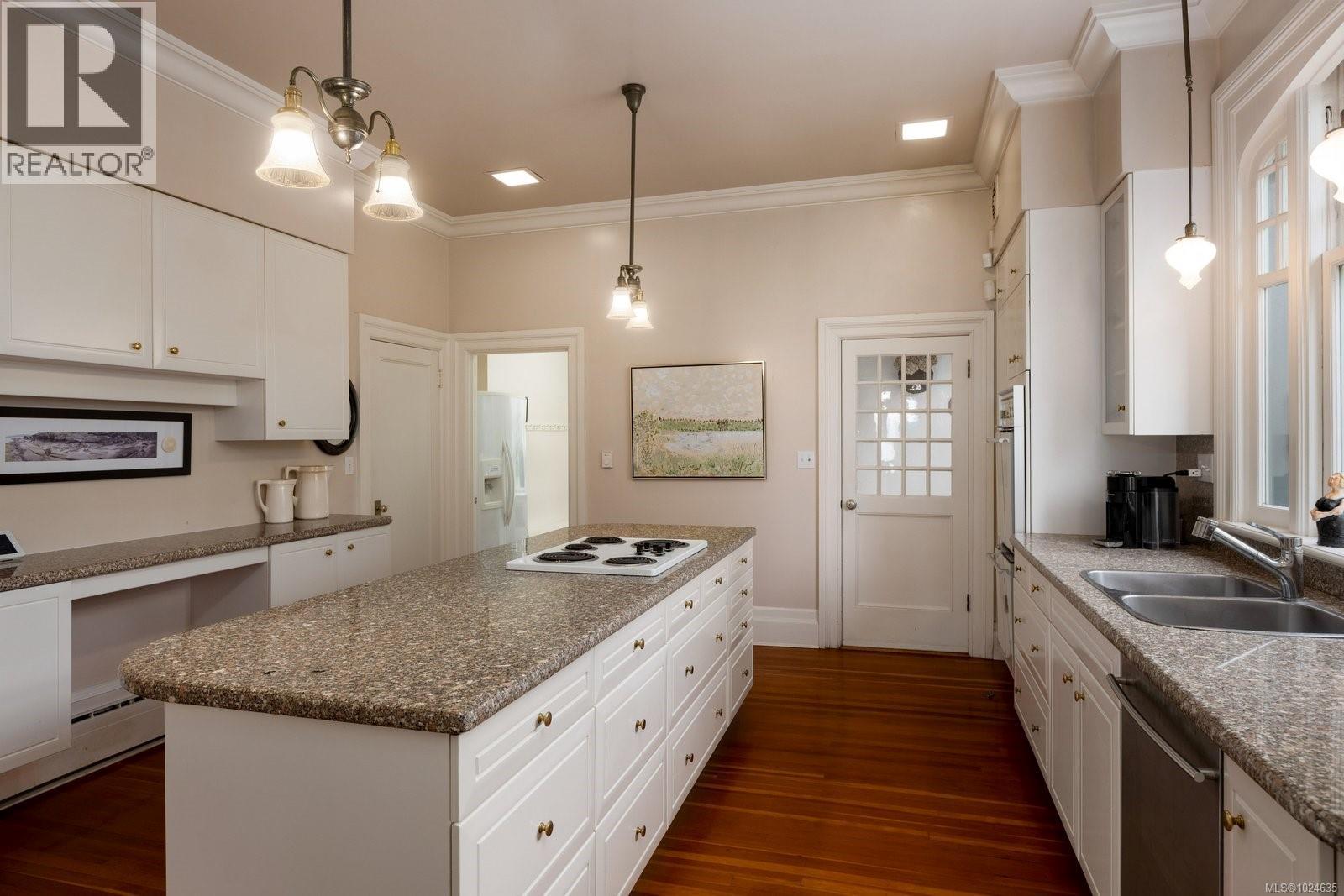 3175 Beach Dr - 29
