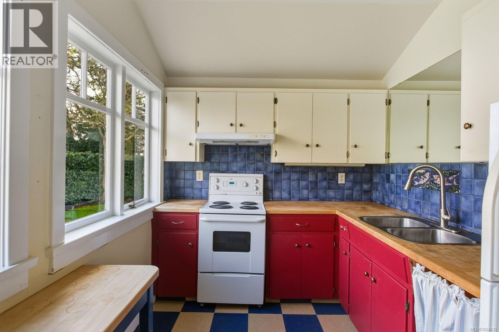 3175 Beach Dr - 75