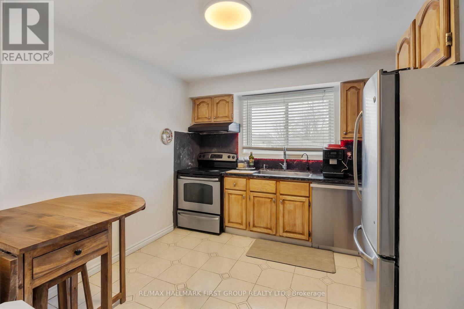 7 DAWSON CRESCENT - 6