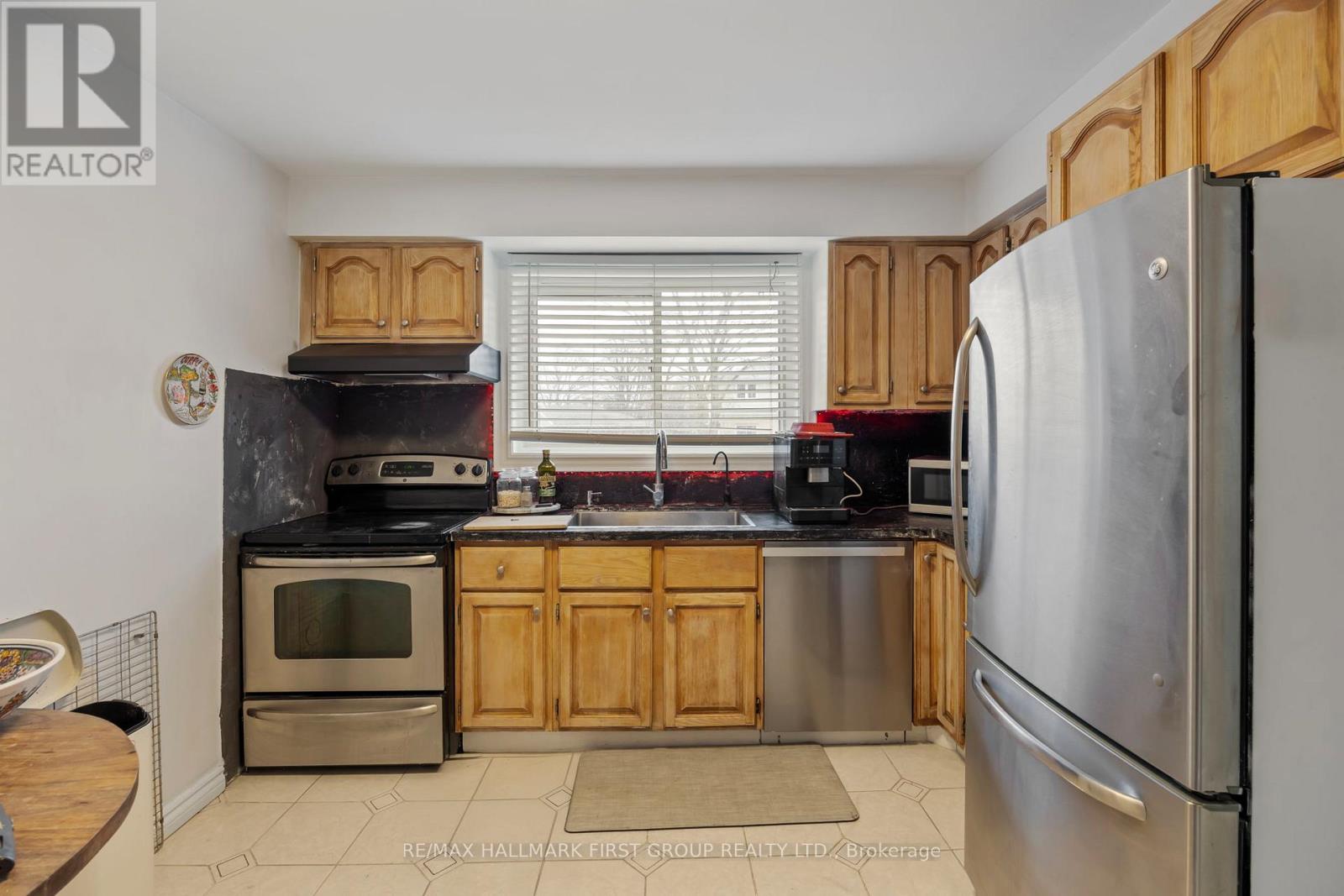 7 DAWSON CRESCENT - 7