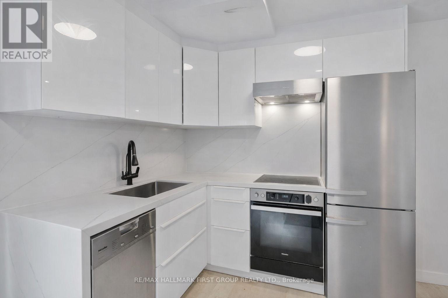 7 DAWSON CRESCENT - 13