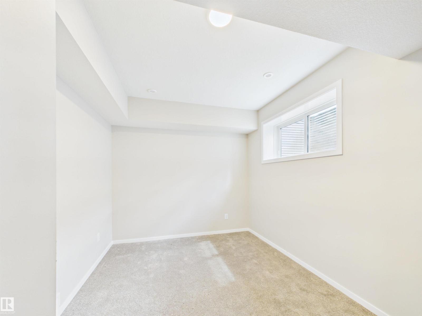 1100 MCLEOD AV - 34