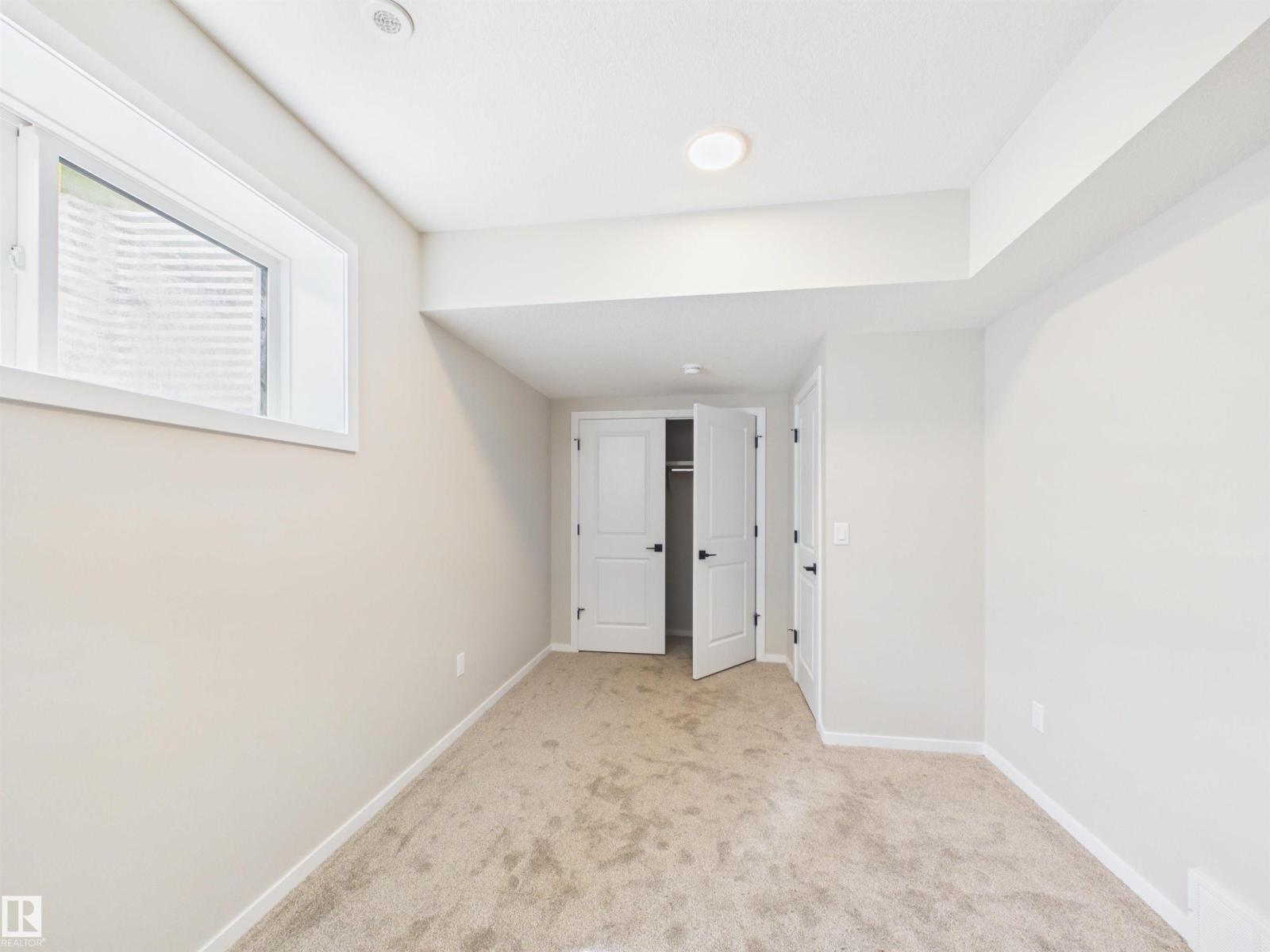 1100 MCLEOD AV - 36