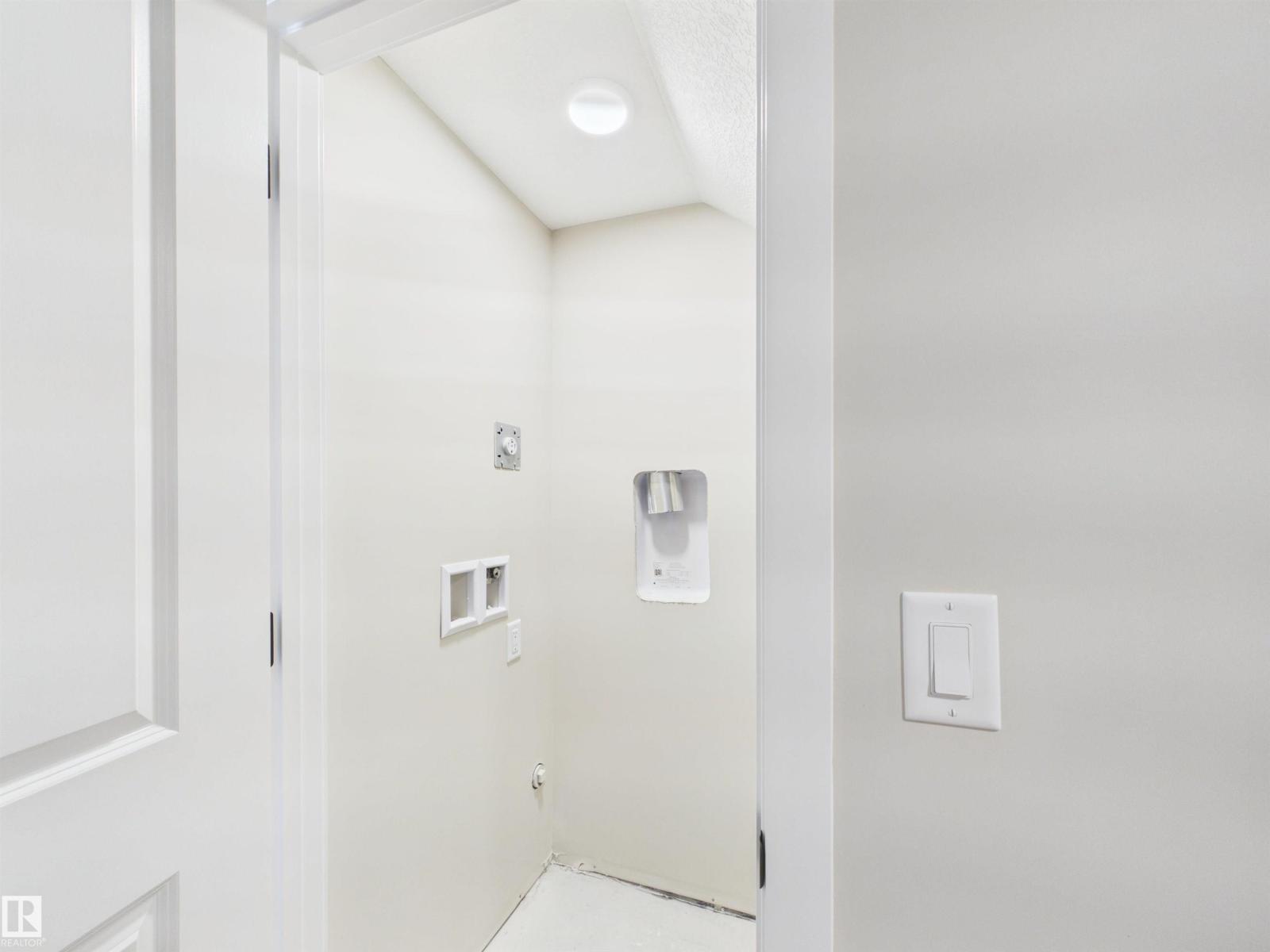 1100 MCLEOD AV - 42