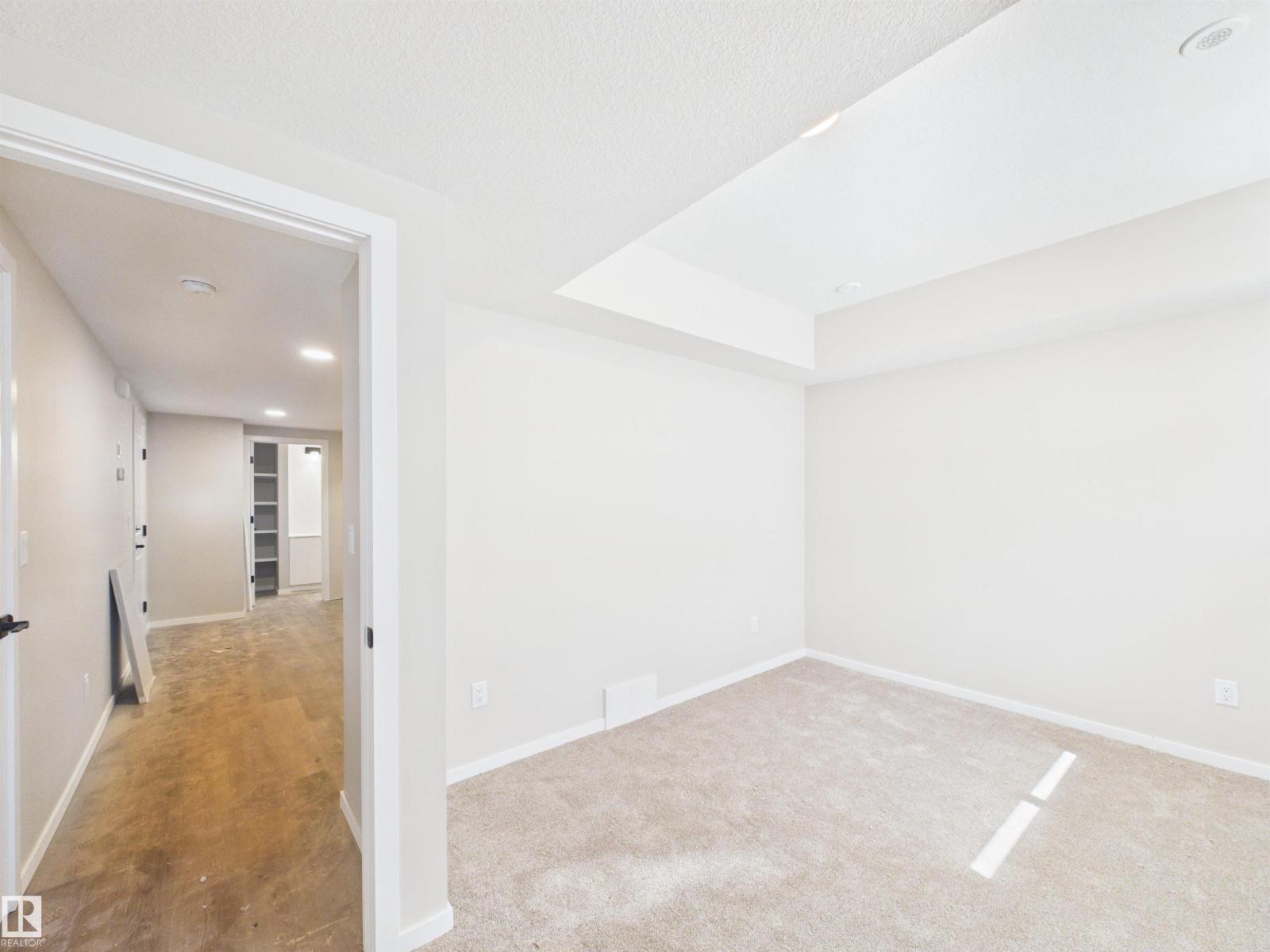 1100 MCLEOD AV - 38