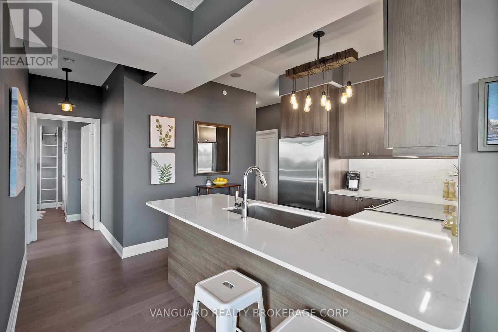 #1404 25 FONTENAY COURT - 15