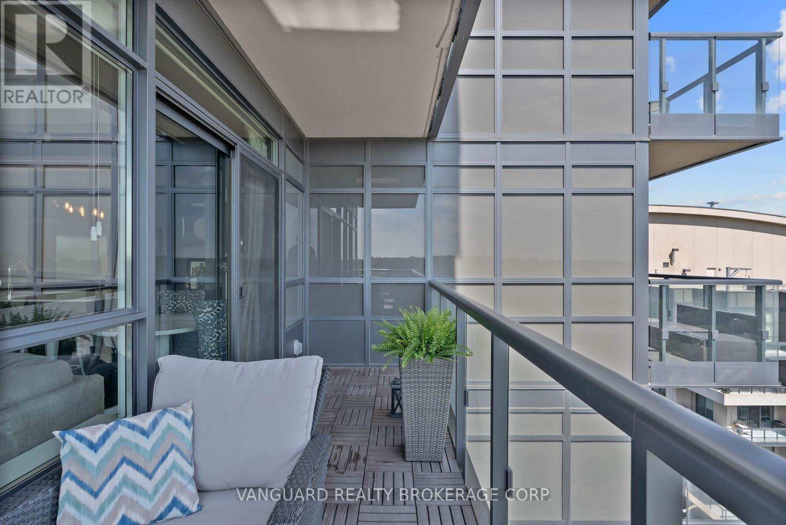 #1404 25 FONTENAY COURT - 35