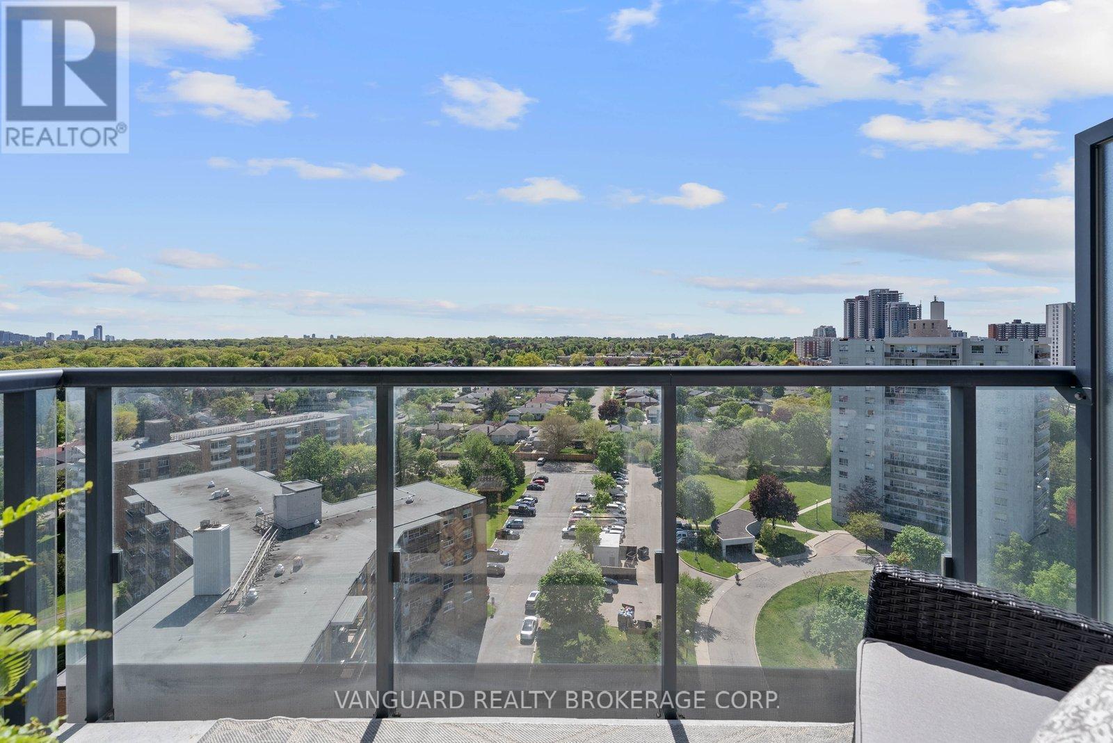 #1404 25 FONTENAY COURT - 36