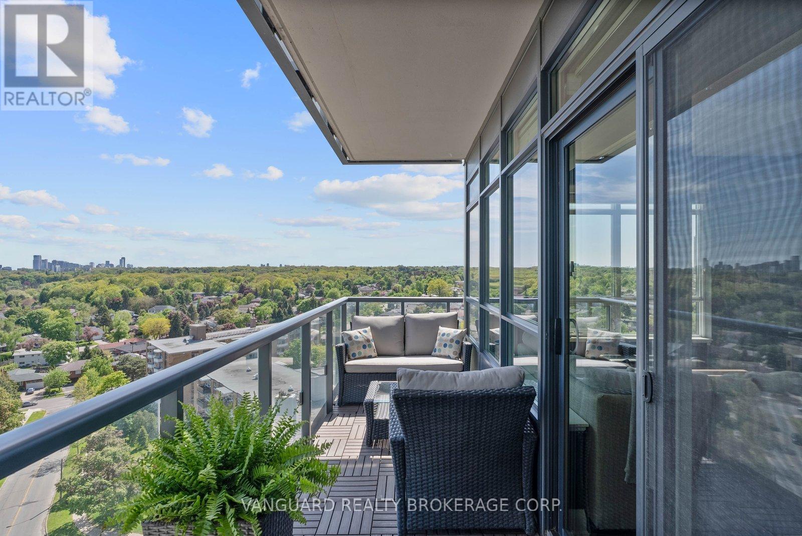 #1404 25 FONTENAY COURT - 37