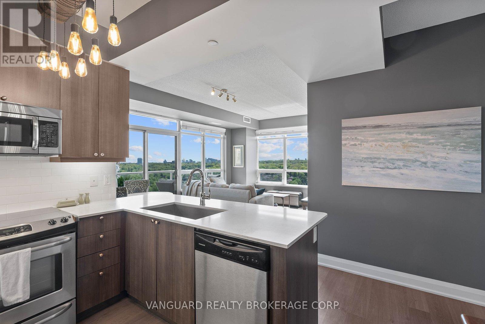 #1404 25 FONTENAY COURT - 10