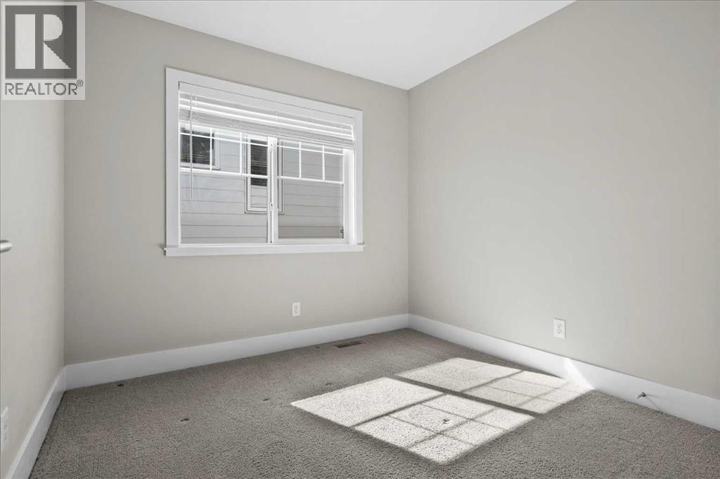 2330 25 Avenue NW - 27