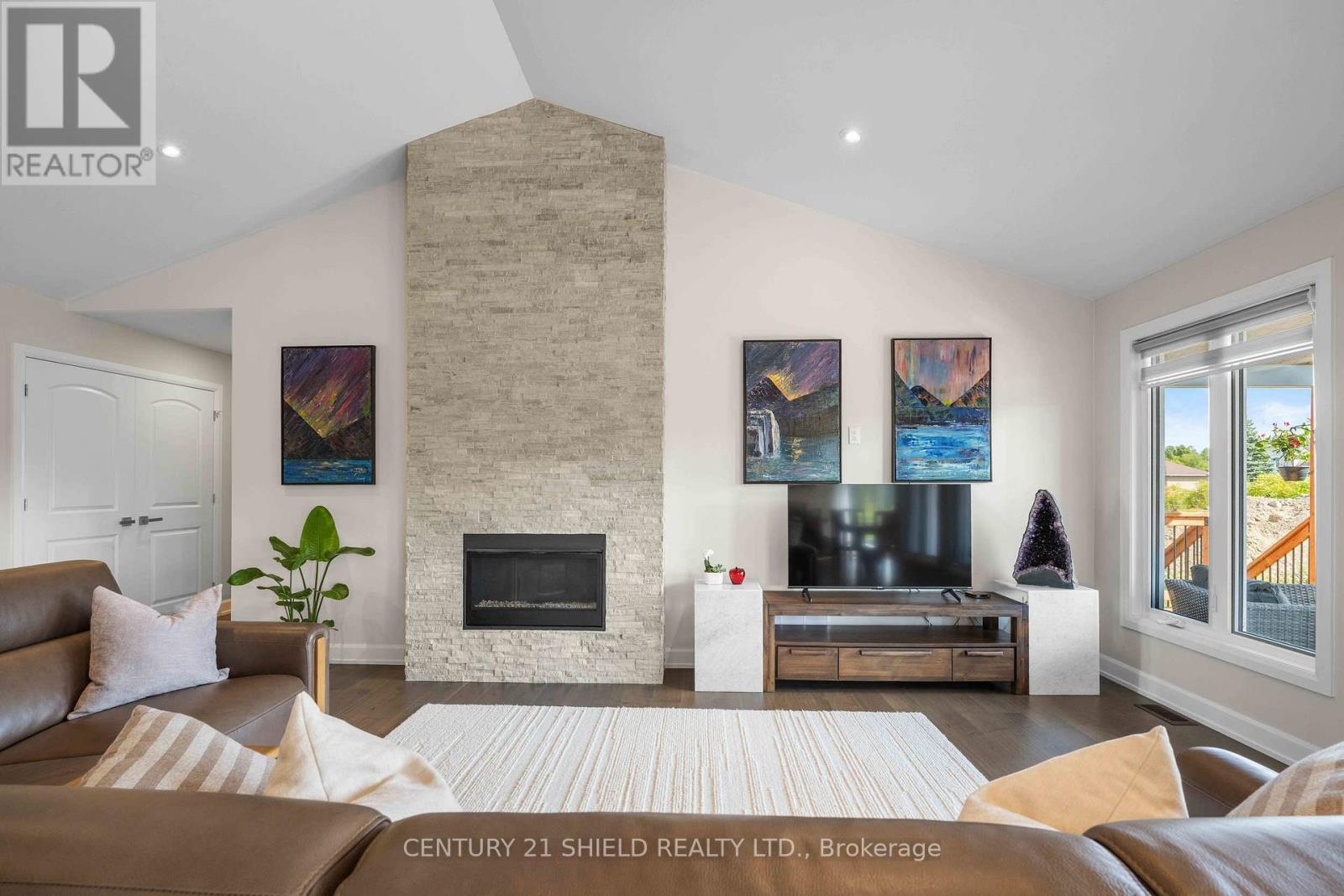 29 WHITETAIL AVENUE - 18