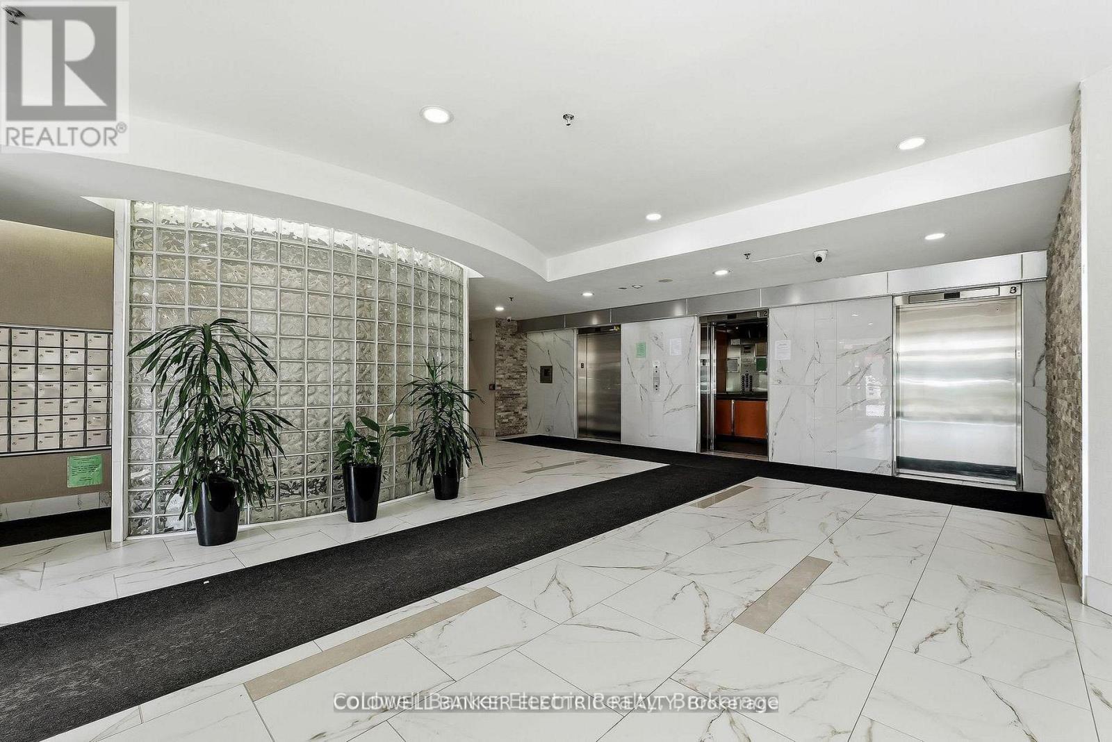 #815 2550 LAWRENCE AVENUE E - 25