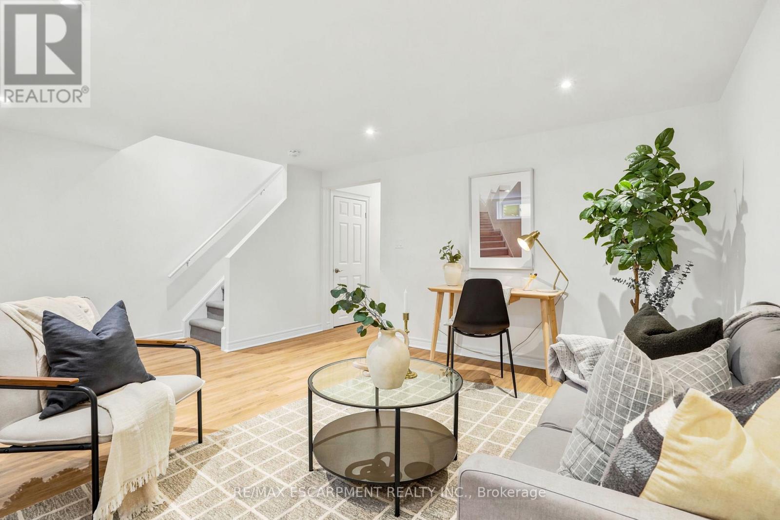 #2 65 MOUNT ALBION ROAD - 11