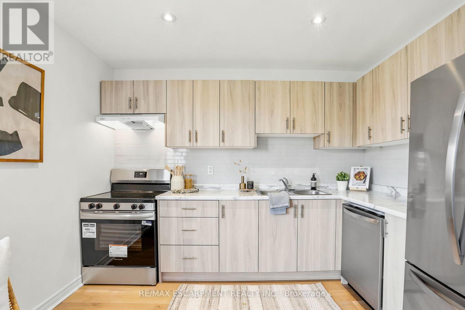 #2 65 MOUNT ALBION ROAD - 15