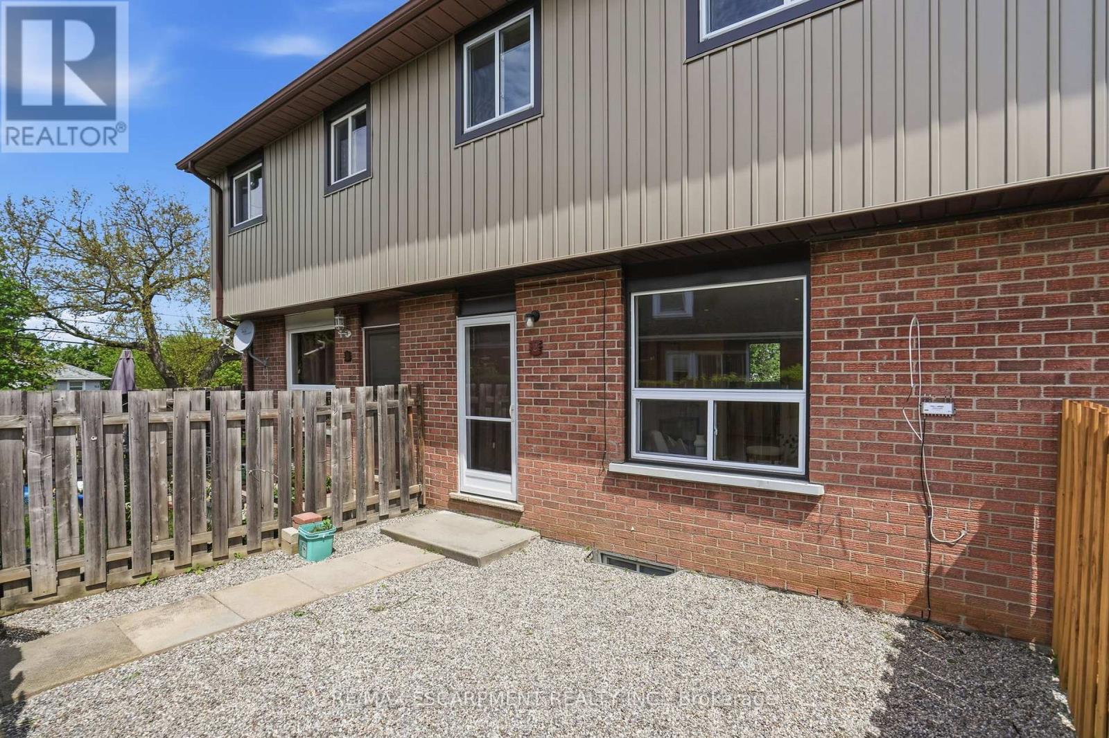 #2 65 MOUNT ALBION ROAD - 44